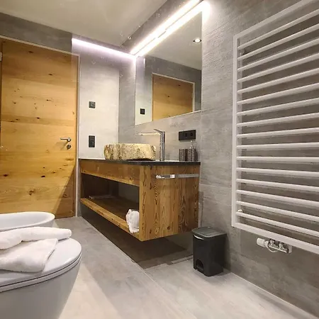 Dolomiti Apartment *